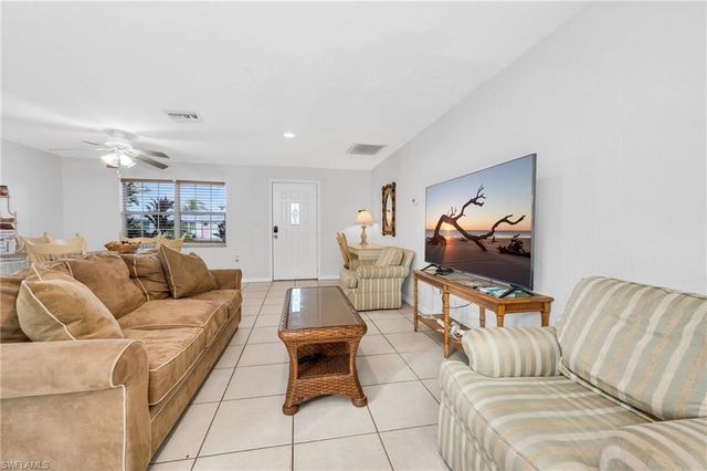 2772 Riverview DR, Naples, FL 34112