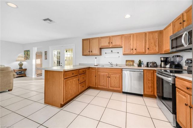 2772 Riverview DR, Naples, FL 34112