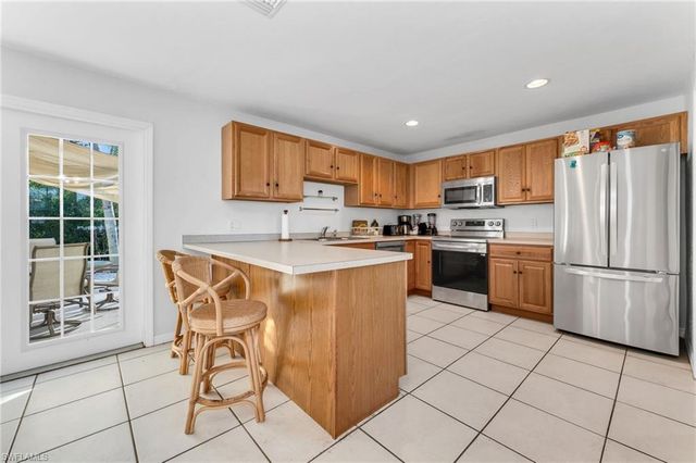 2772 Riverview DR, Naples, FL 34112