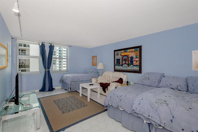 1912 S Ocean Drive 9C, Hallandale Beach, FL 33009