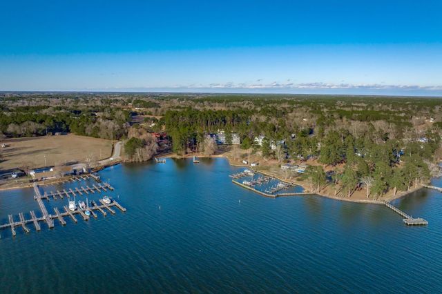 1210 Cypress Pointe Drive, Manning, SC 29102