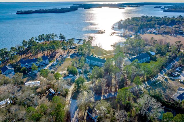 1210 Cypress Pointe Drive, Manning, SC 29102