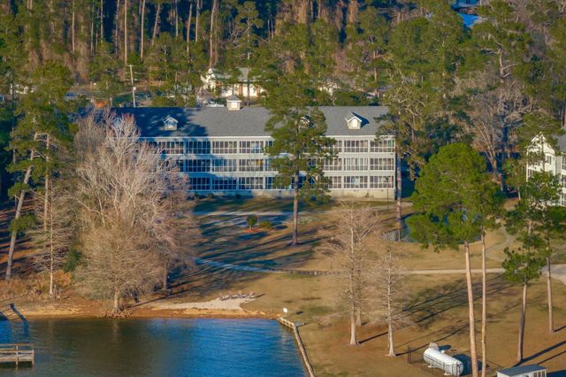 1210 Cypress Pointe Drive, Manning, SC 29102