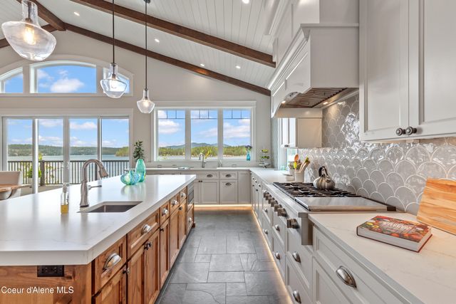 8491 N McKinley LN, Hayden Lake, ID 83835