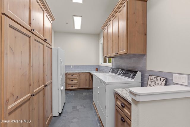 8491 N McKinley LN, Hayden Lake, ID 83835