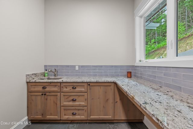 8491 N McKinley LN, Hayden Lake, ID 83835