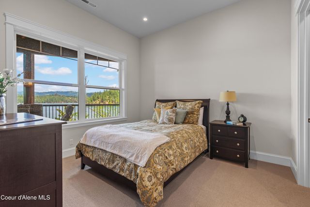 8491 N McKinley LN, Hayden Lake, ID 83835