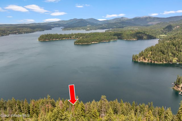 8491 N McKinley LN, Hayden Lake, ID 83835