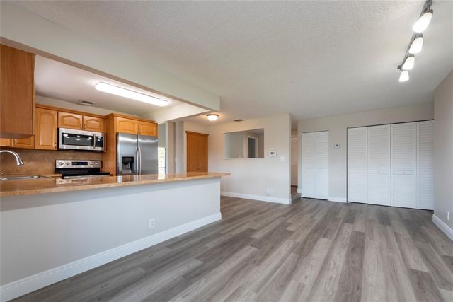 2101 NW 101st Terrace, Pembroke Pines, FL 33026