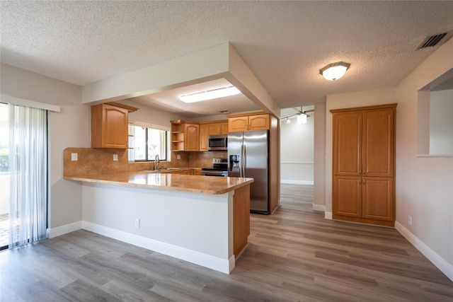 2101 NW 101st Terrace, Pembroke Pines, FL 33026