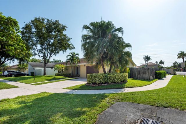 2101 NW 101st Terrace, Pembroke Pines, FL 33026