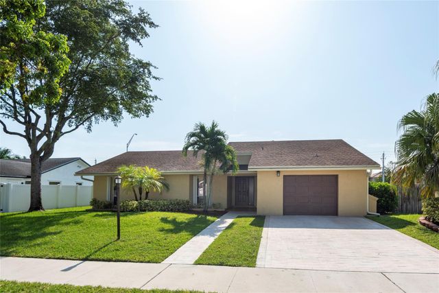 2101 NW 101st Terrace, Pembroke Pines, FL 33026