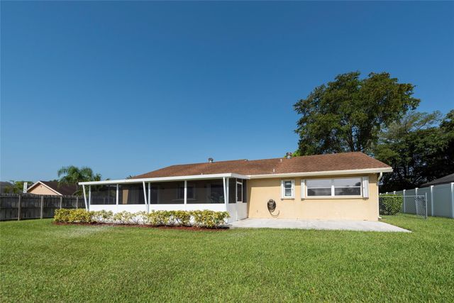 2101 NW 101st Terrace, Pembroke Pines, FL 33026