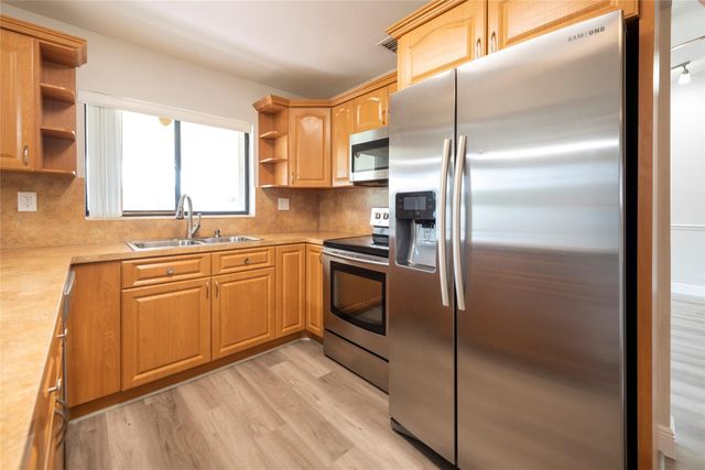 2101 NW 101st Terrace, Pembroke Pines, FL 33026