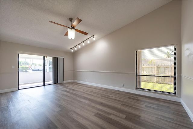 2101 NW 101st Terrace, Pembroke Pines, FL 33026