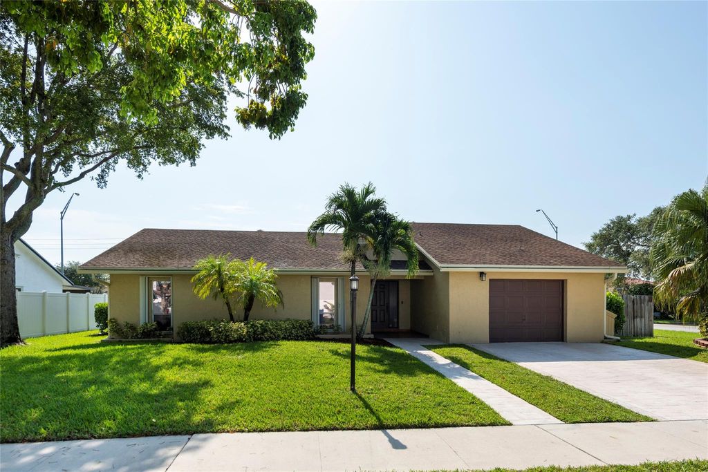 2101 NW 101st Terrace, Pembroke Pines, FL 33026