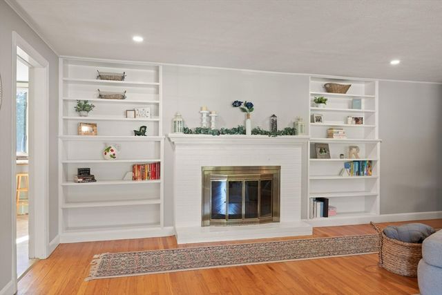 10 Hornbeam Hill Rd, Chelmsford, MA 01824