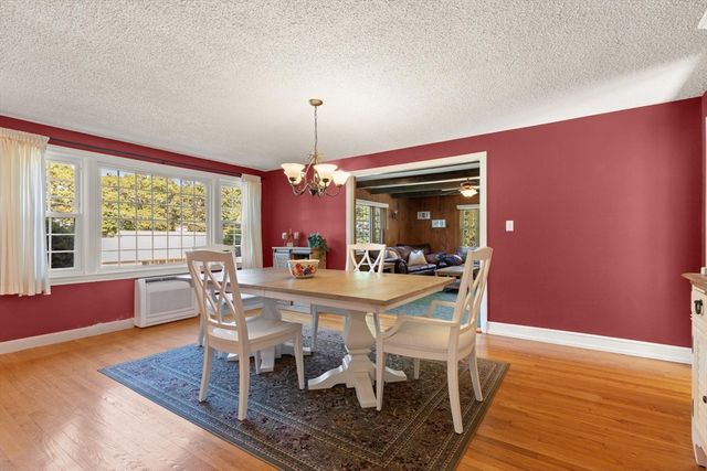 10 Hornbeam Hill Rd, Chelmsford, MA 01824
