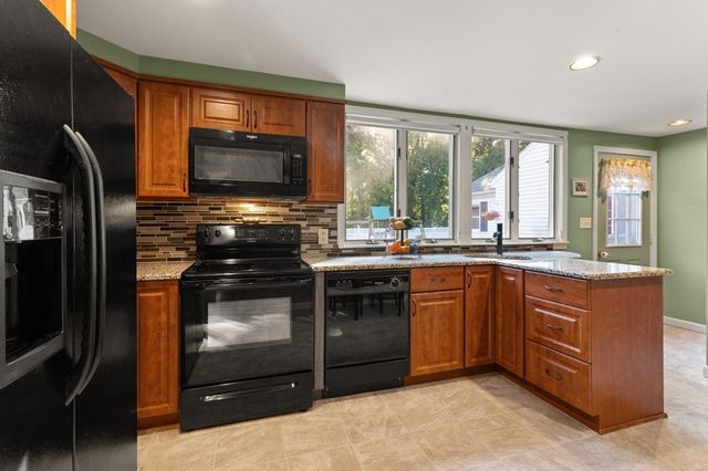 10 Hornbeam Hill Rd, Chelmsford, MA 01824