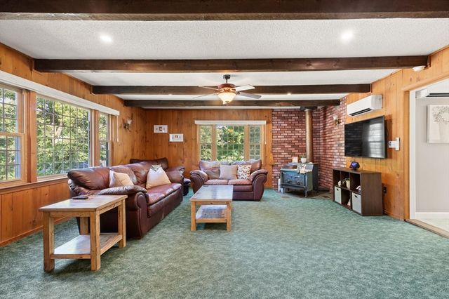10 Hornbeam Hill Rd, Chelmsford, MA 01824