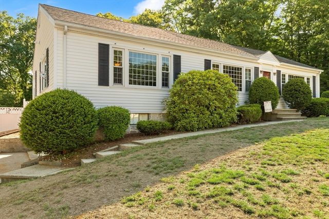 10 Hornbeam Hill Rd, Chelmsford, MA 01824