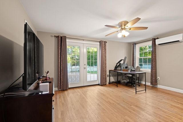 10 Hornbeam Hill Rd, Chelmsford, MA 01824
