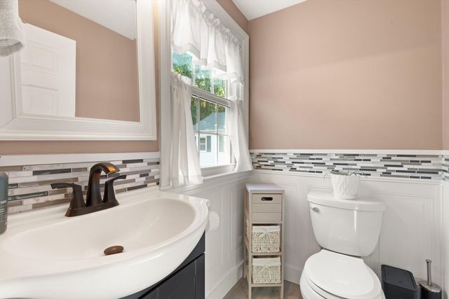 10 Hornbeam Hill Rd, Chelmsford, MA 01824