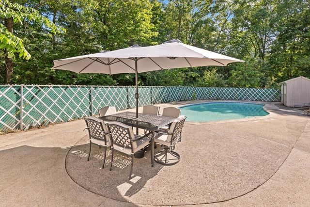 10 Hornbeam Hill Rd, Chelmsford, MA 01824