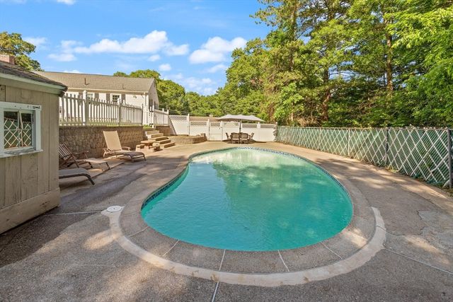 10 Hornbeam Hill Rd, Chelmsford, MA 01824