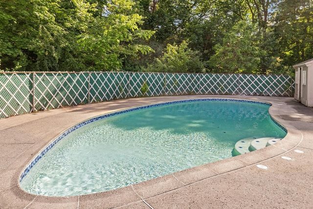 10 Hornbeam Hill Rd, Chelmsford, MA 01824