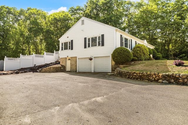 10 Hornbeam Hill Rd, Chelmsford, MA 01824