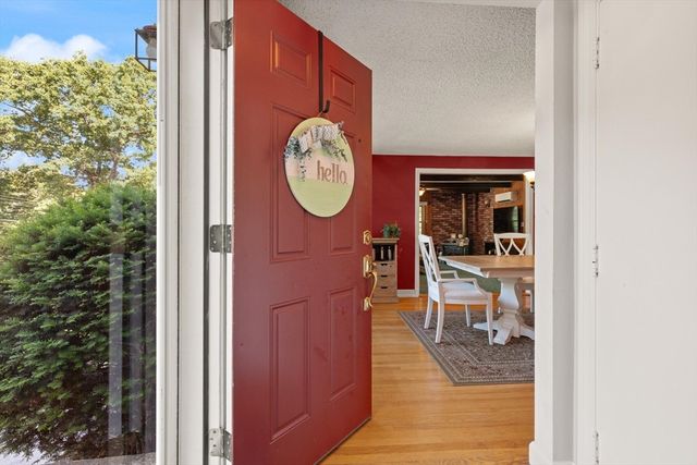 10 Hornbeam Hill Rd, Chelmsford, MA 01824