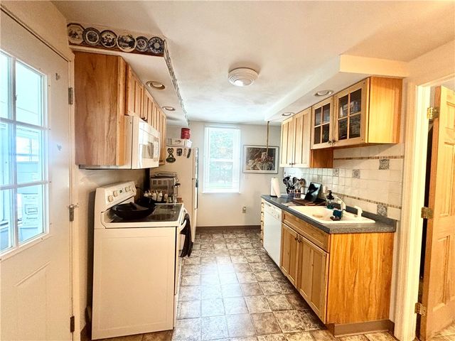 21 West Elizabeth Street, Skaneateles, NY 13152