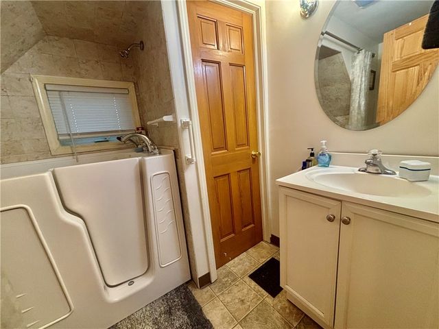 21 West Elizabeth Street, Skaneateles, NY 13152