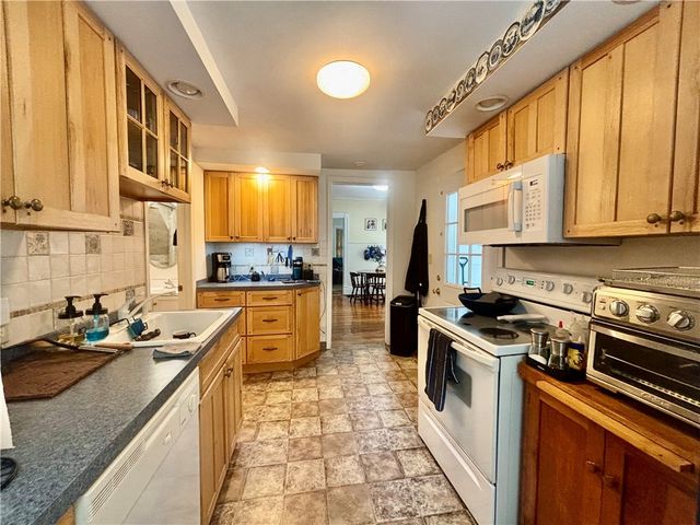 21 West Elizabeth Street, Skaneateles, NY 13152