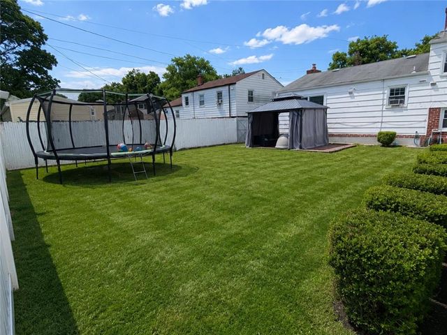 1972 Collingswood Drive, Bethlehem City, PA 18018