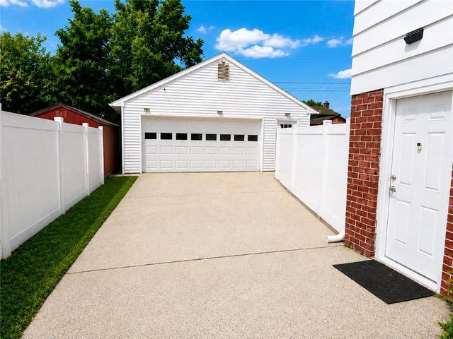 1972 Collingswood Drive, Bethlehem City, PA 18018