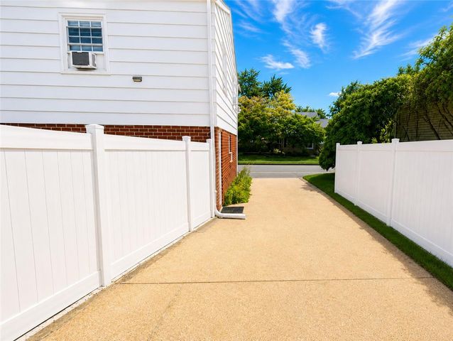 1972 Collingswood Drive, Bethlehem City, PA 18018