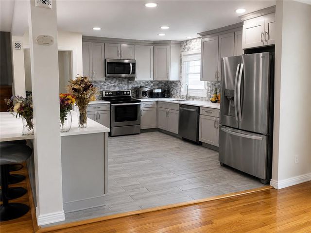 1972 Collingswood Drive, Bethlehem City, PA 18018
