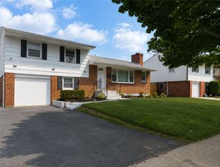 1972 Collingswood Drive, Bethlehem City, PA 18018