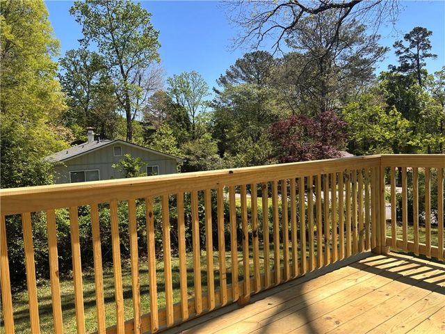 5009 Crowe Drive SE, Smyrna, GA 30082