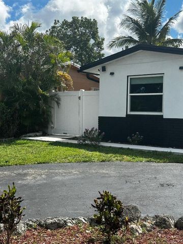 2161 NW 89th Terrace B, Pembroke Pines, FL 33024