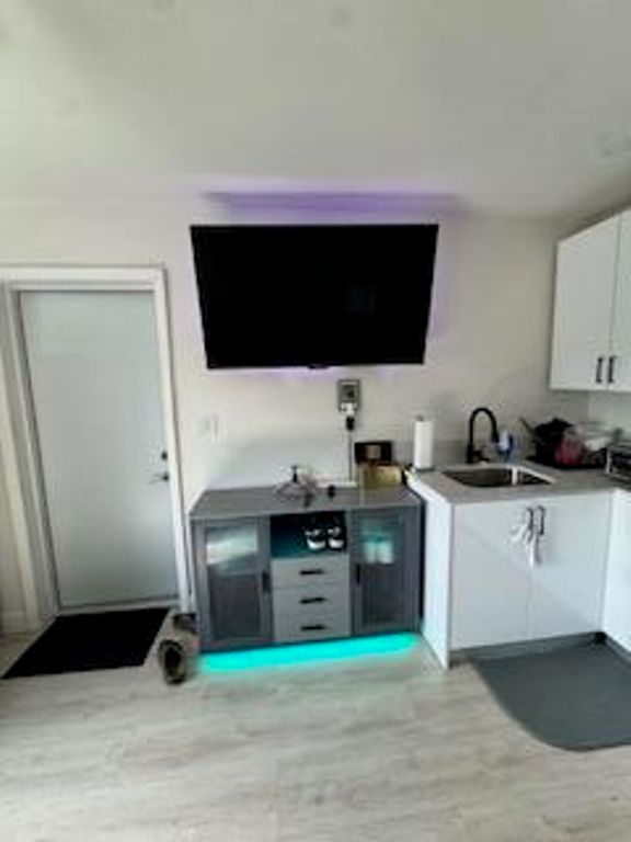 2161 NW 89th Terrace B, Pembroke Pines, FL 33024