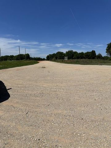 21896 Lilly Drive, Tecumseh, OK 74873