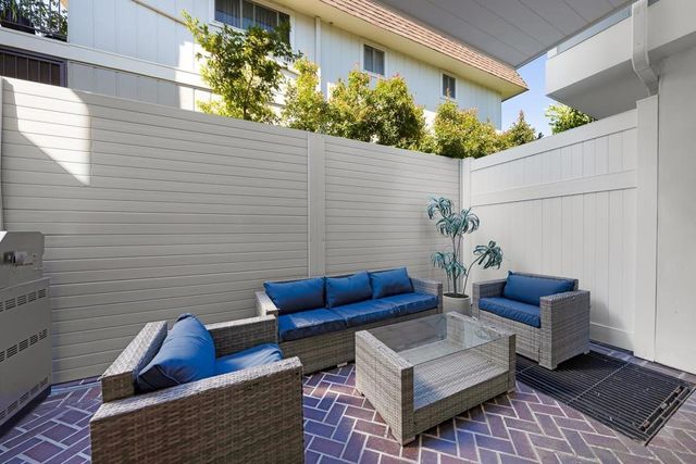 825 9th St., Coronado, CA 92118