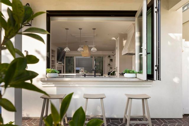 825 9th St., Coronado, CA 92118