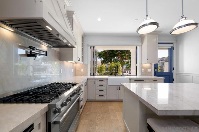 825 9th St., Coronado, CA 92118