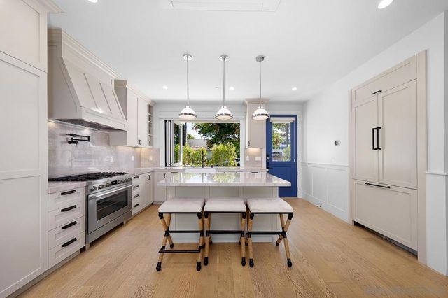 825 9th St., Coronado, CA 92118