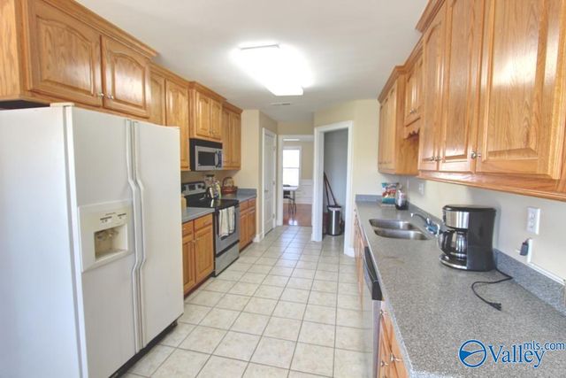 16874 Raspberry Lane, Athens, AL 35613