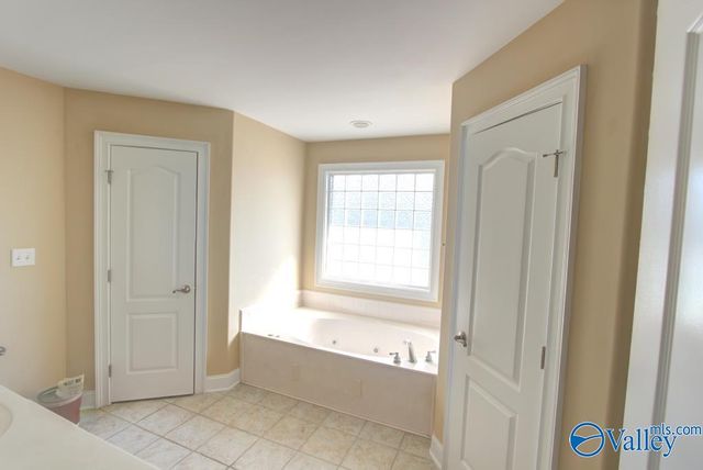 16874 Raspberry Lane, Athens, AL 35613